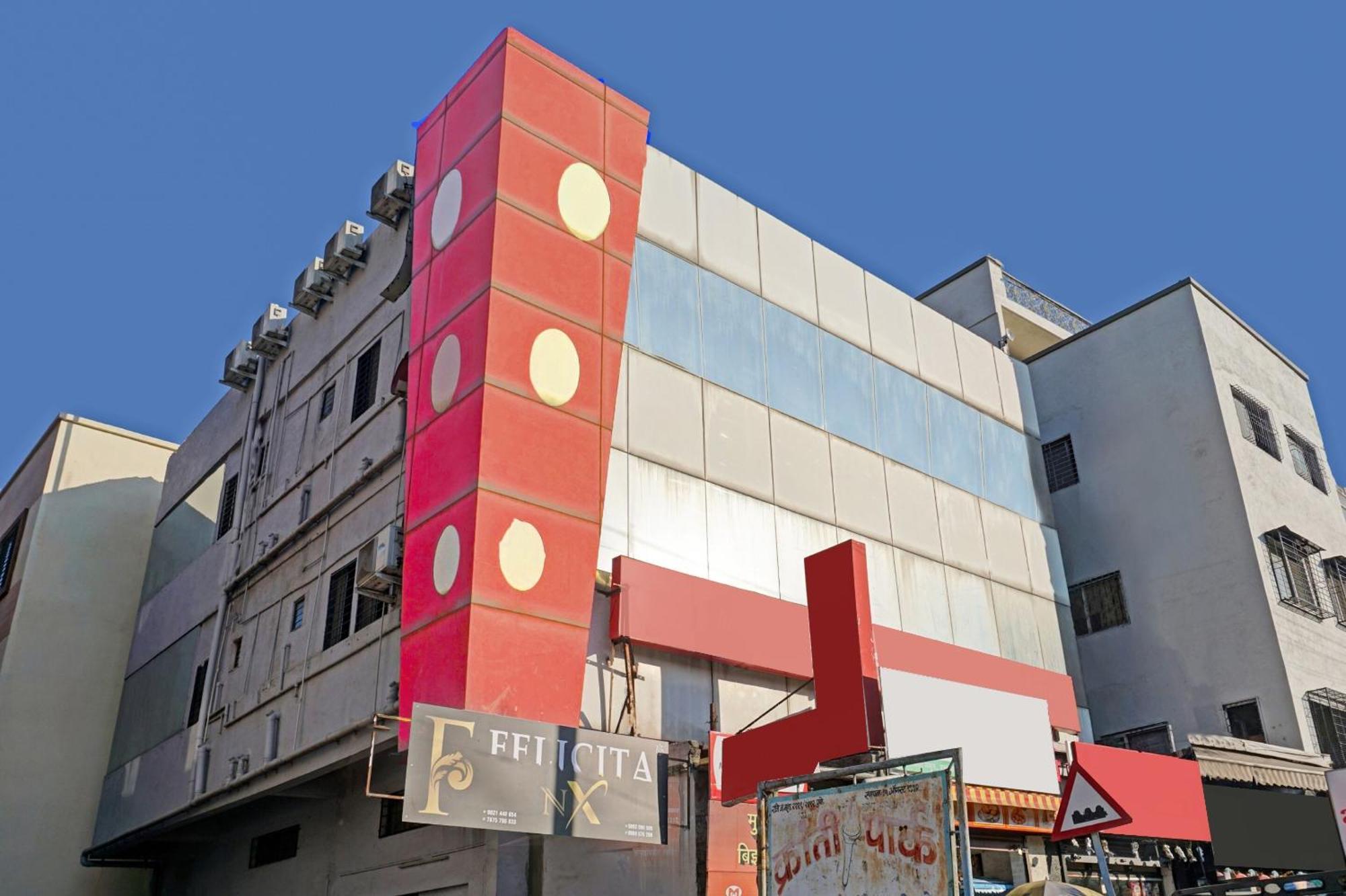 Hotel O 24K Inn Mundhva Esterno foto
